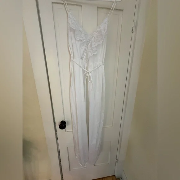 Queen’s Way Vintage 70’s White Lace Trim Nightgown Bright White - Picture 1 of 7